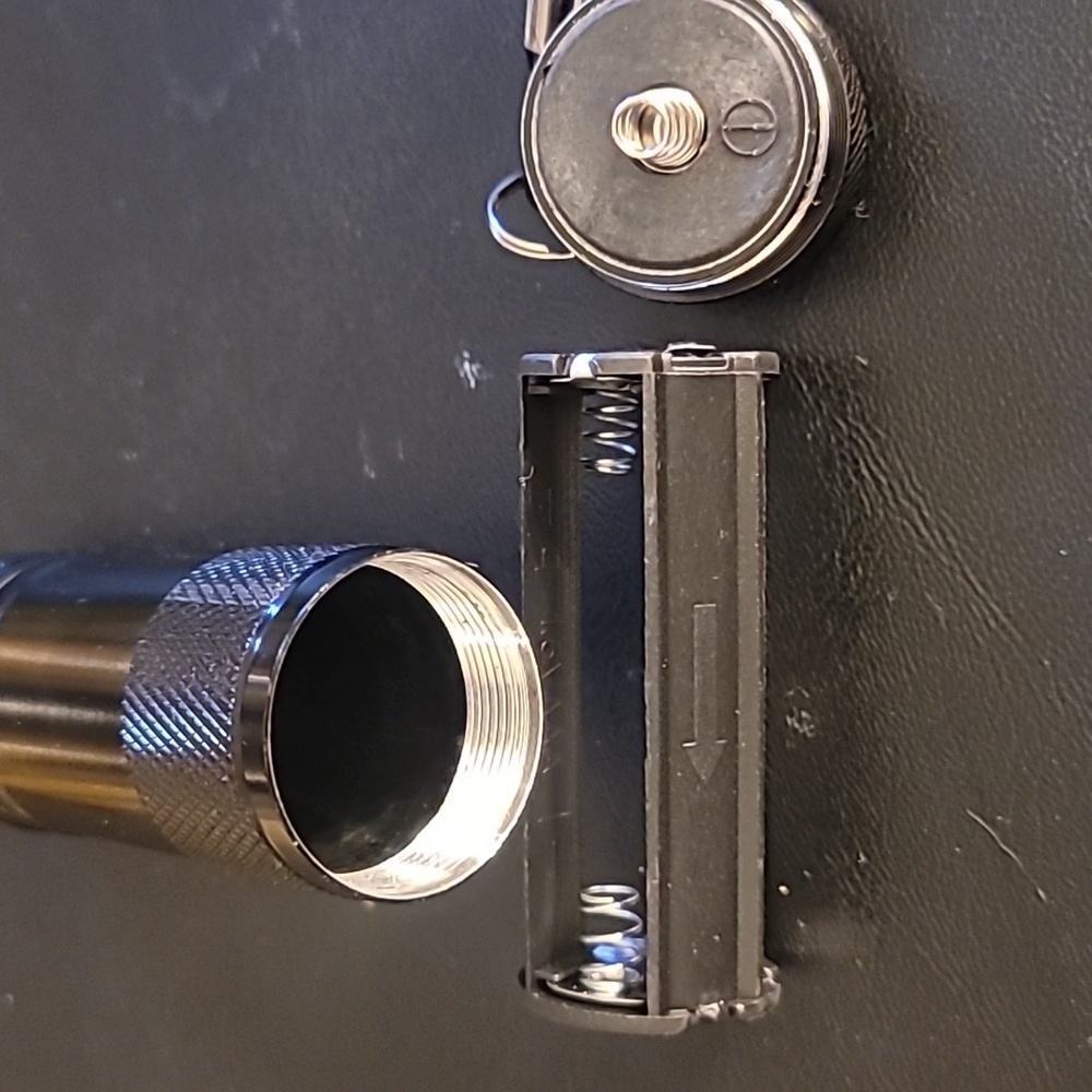 COB LED Mini Flashlight - Picture 3 of 4